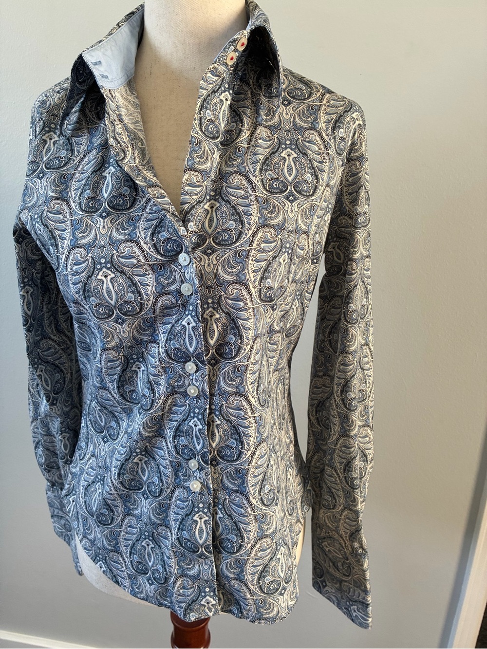 Tommy Hilfiger Light Blue Paisley Stretch cotton shirt. Size 4